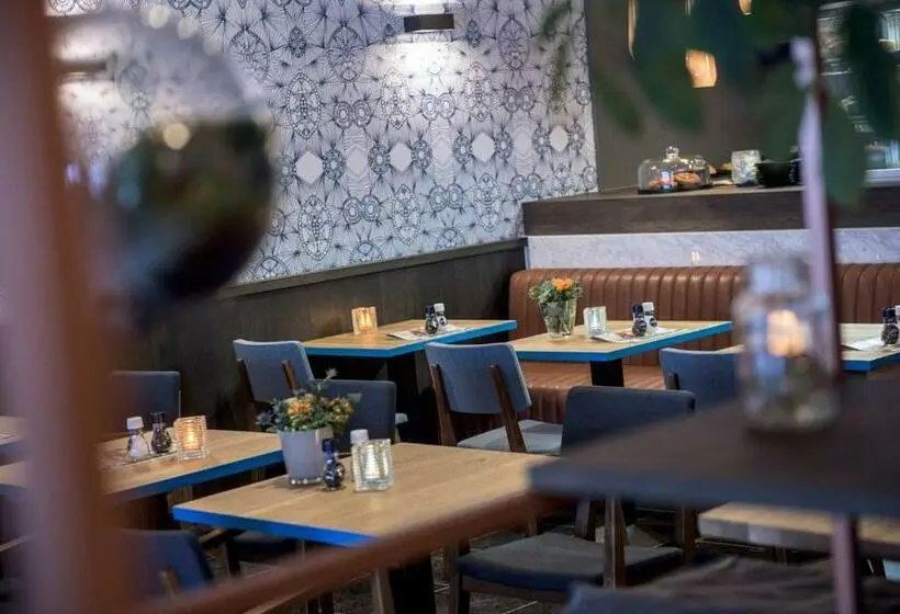 Standard Triple Room, Brasserie De Huifkar