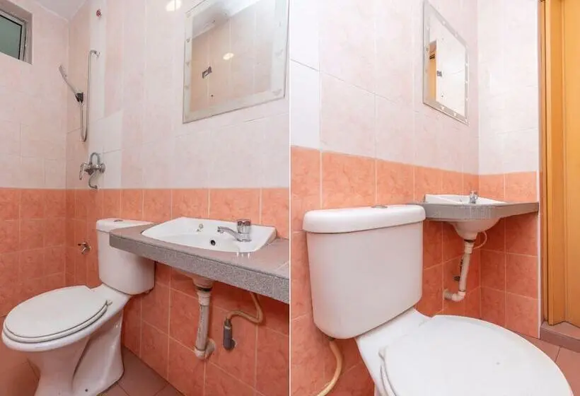 Superior Kolmen Hengen Huone, Fully Hotel Desa Tebrau