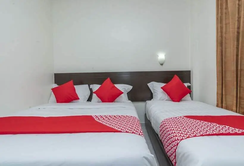 Superior Kolmen Hengen Huone, Fully Hotel Desa Tebrau