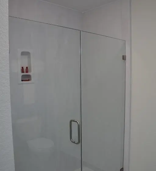 キングサイズベッドのスタンダードルーム, Surestay Plus Hotel By Best Western Humble
