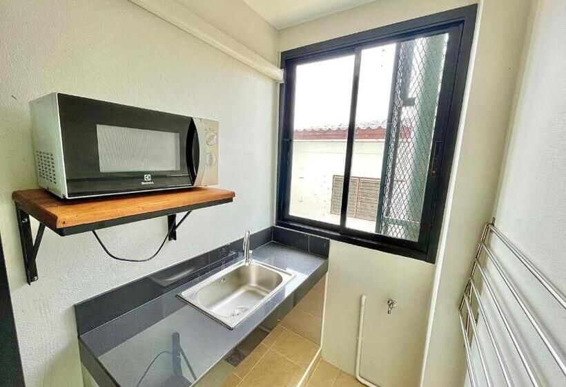 Номер Deluxe, The Gun Hotel Premium