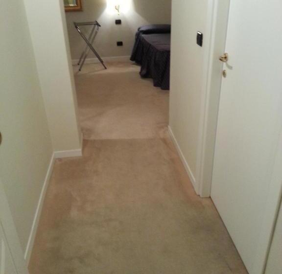 اتاق استاندارد سه نفره, Il Gatto