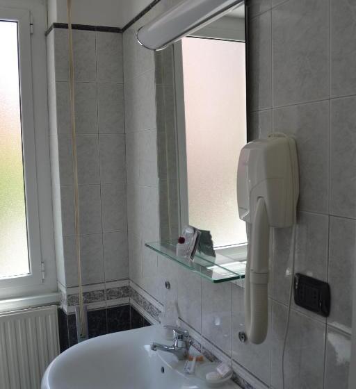 اتاق استاندارد سه نفره, Il Gatto