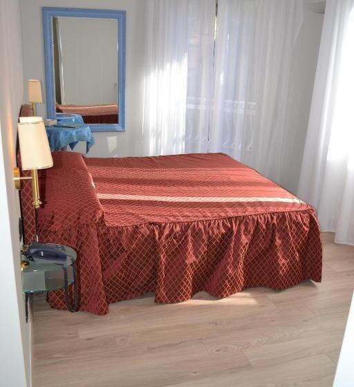 اتاق استاندارد سه نفره, Il Gatto