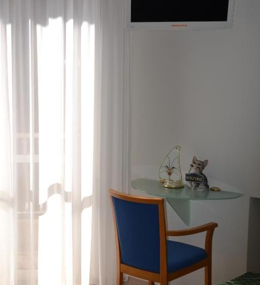 اتاق استاندارد چهار تخته, Il Gatto