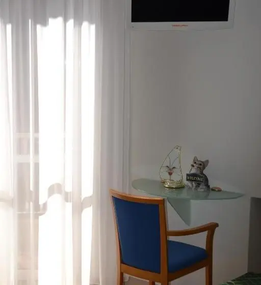 اتاق استاندارد چهار تخته, Il Gatto