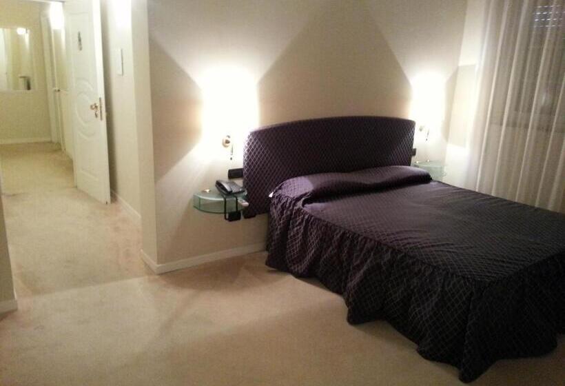 اتاق استاندارد چهار تخته, Il Gatto