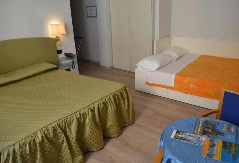 اتاق استاندارد چهار تخته, Il Gatto