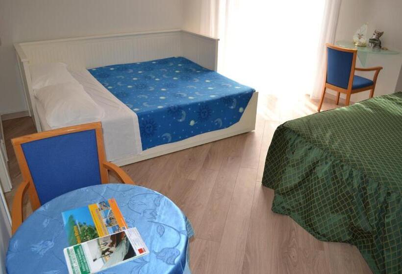 اتاق استاندارد سه نفره, Il Gatto