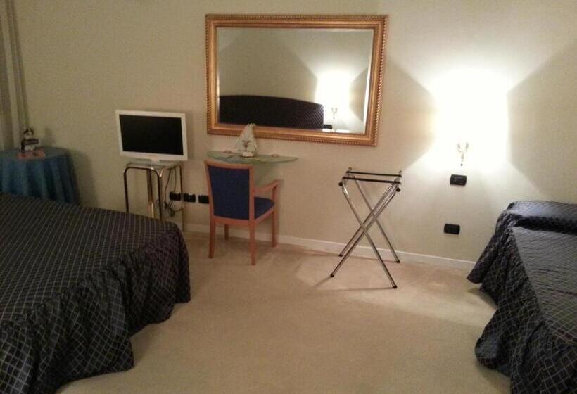 اتاق استاندارد سه نفره, Il Gatto