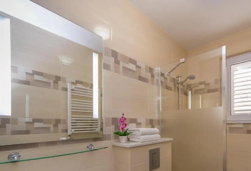 اتاق استاندارد با چشم‌انداز باغ, Villa Narona