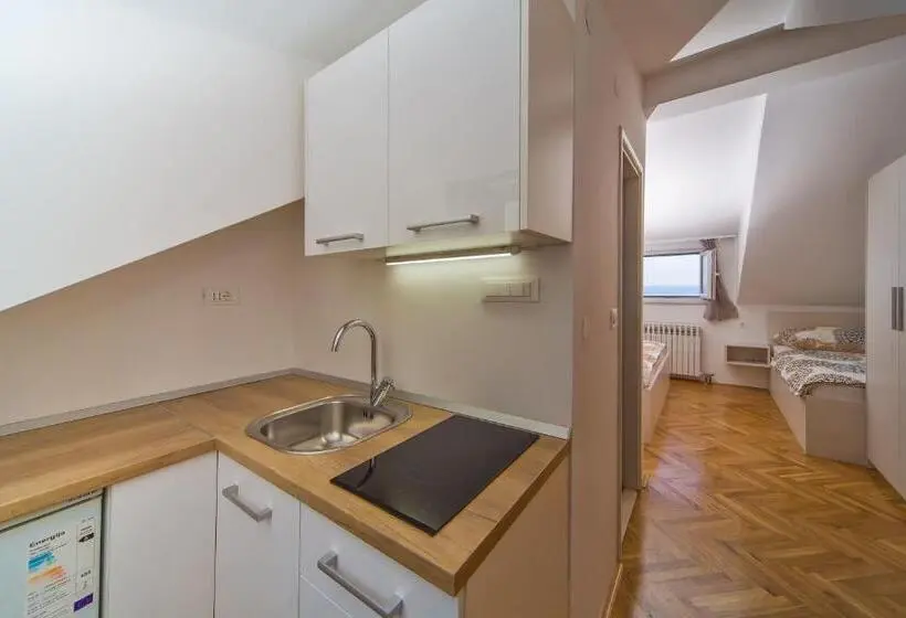 استودیوی استاندارد با چشم‌انداز دریا, Villa Narona