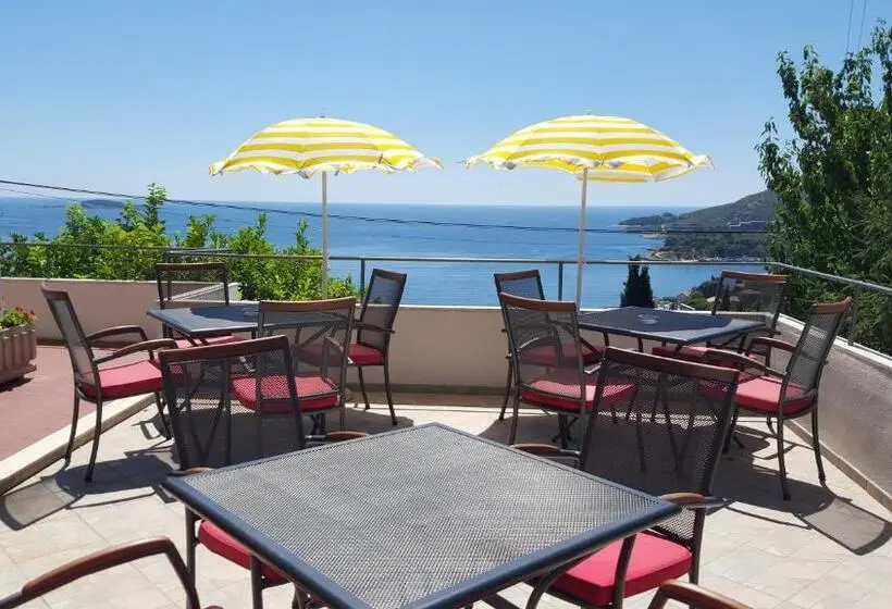 استودیوی استاندارد با چشم‌انداز دریا, Villa Narona
