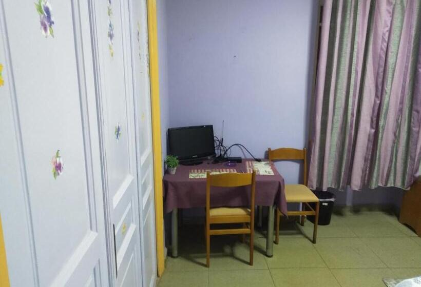 חדר אקונומי, Pinguino Hostel Athens