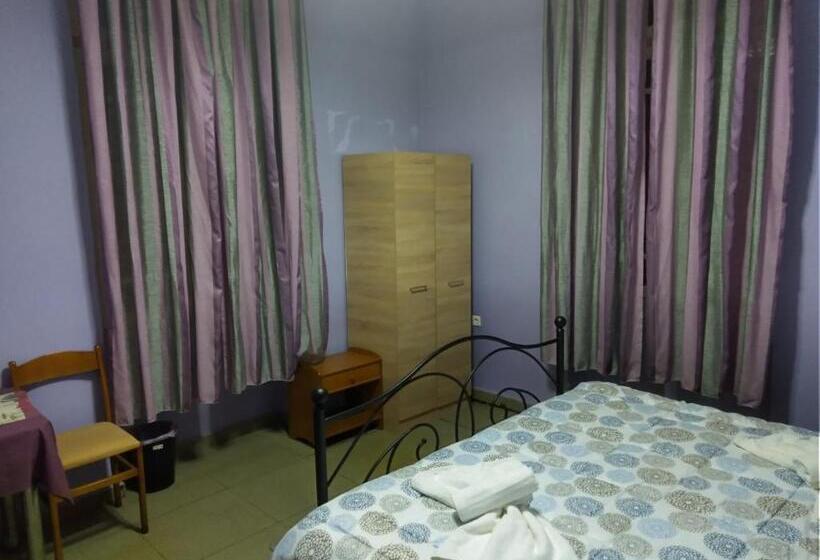 חדר אקונומי, Pinguino Hostel Athens