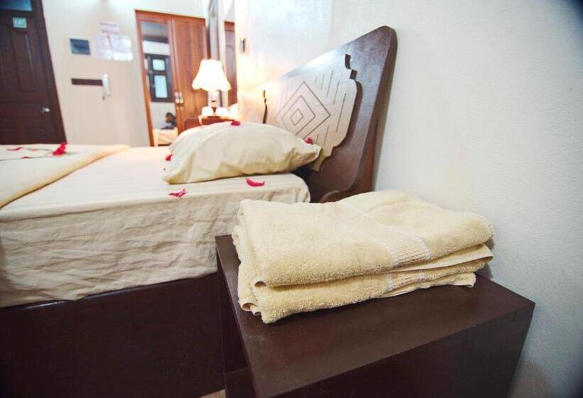 اتاق لوکس, Kuri Beach View Inn