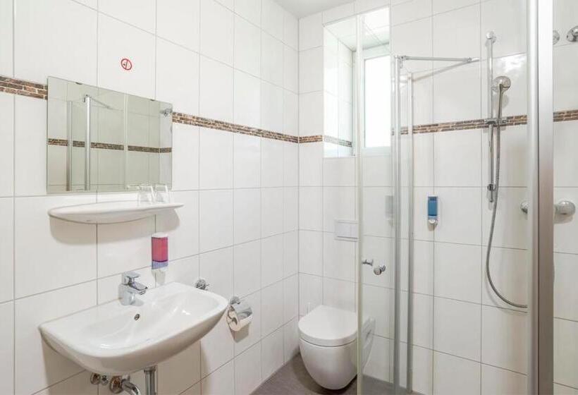 Номер Стандарт Индивидуальный с Балконом, Heilbronner Hotel Am Schönen Theater