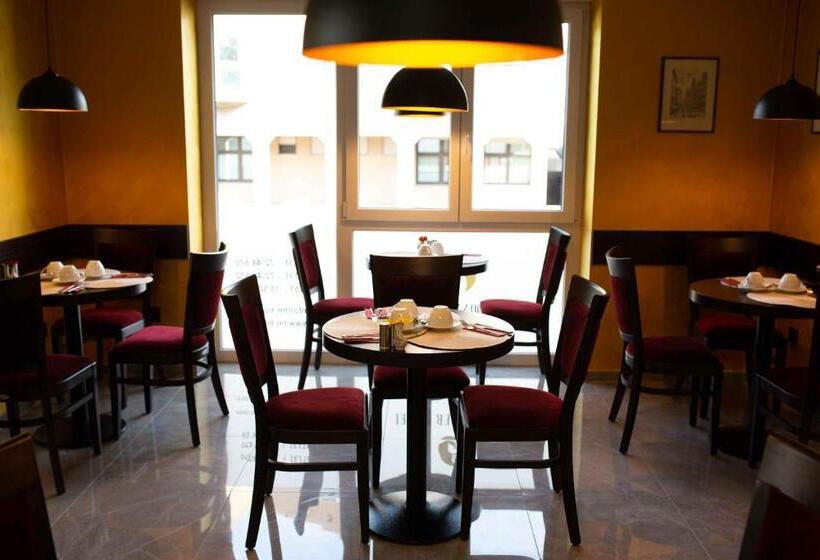 Номер Стандарт с Балконом, Heilbronner Hotel Am Schönen Theater
