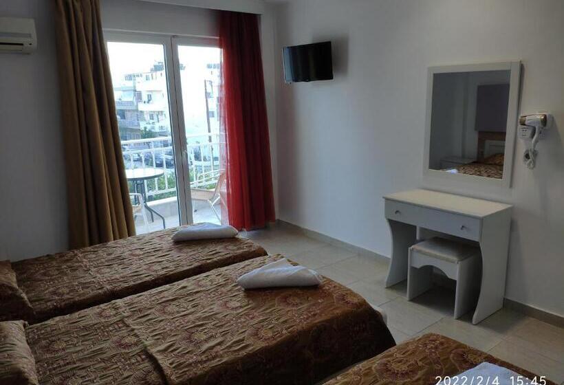 スタンダード４人部屋, Marie