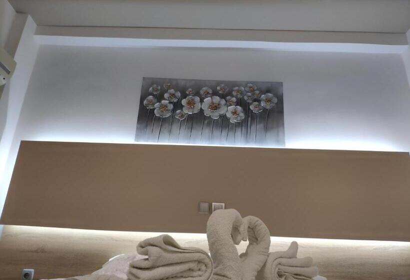 スタンダード４人部屋, Marie