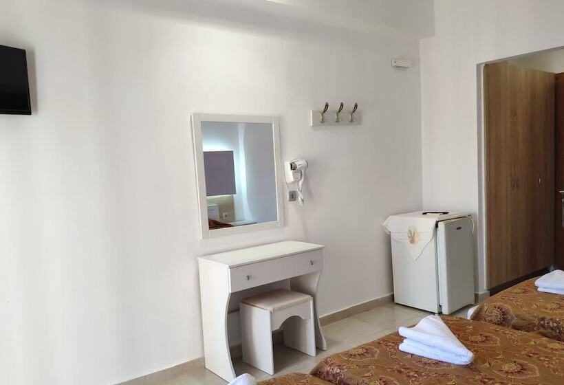 スタンダードトリプルルーム, Marie