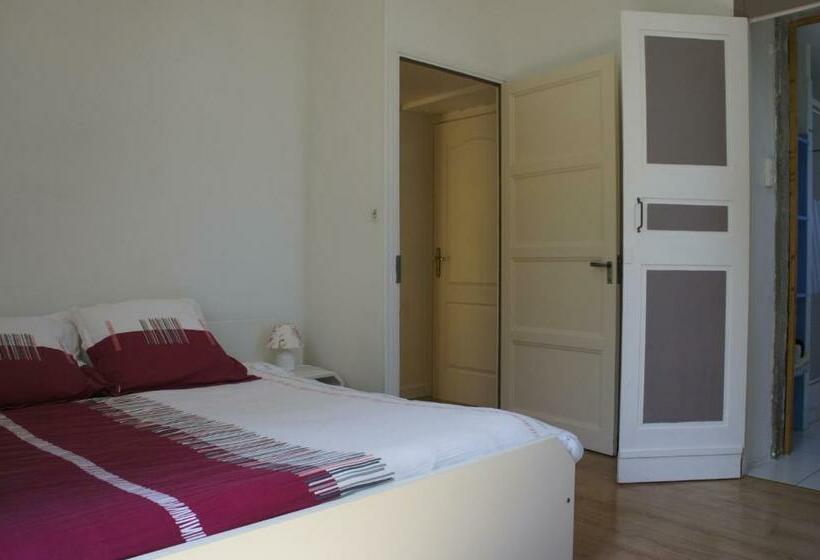 דירת חדר, Domaine Du Murier