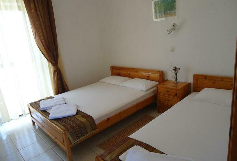 חדר סטנדרט לשלושה עם מרפסת, Electra Studios