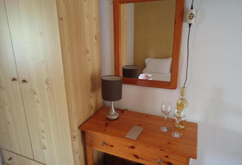 חדר סטנדרט לשלושה עם מרפסת, Electra Studios