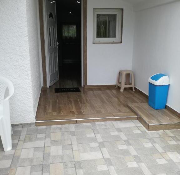 דירת שני חדרים, Electra Studios