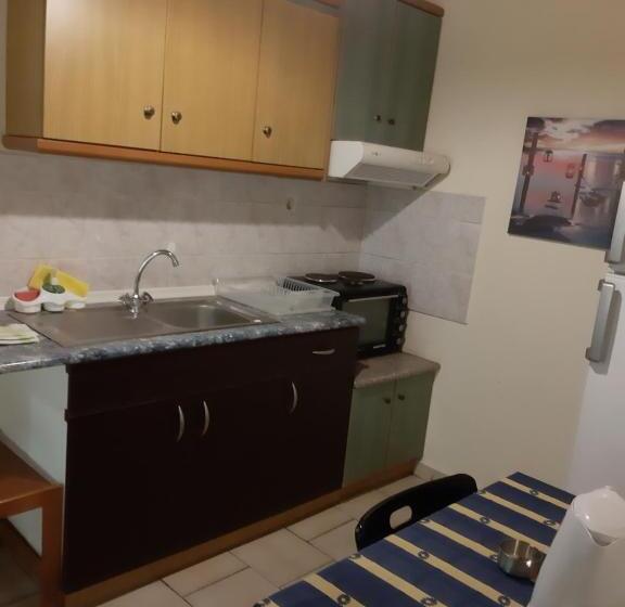 בונגלו משפחתי, Electra Studios