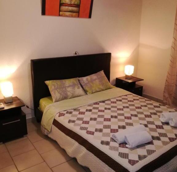 בונגלו משפחתי, Electra Studios