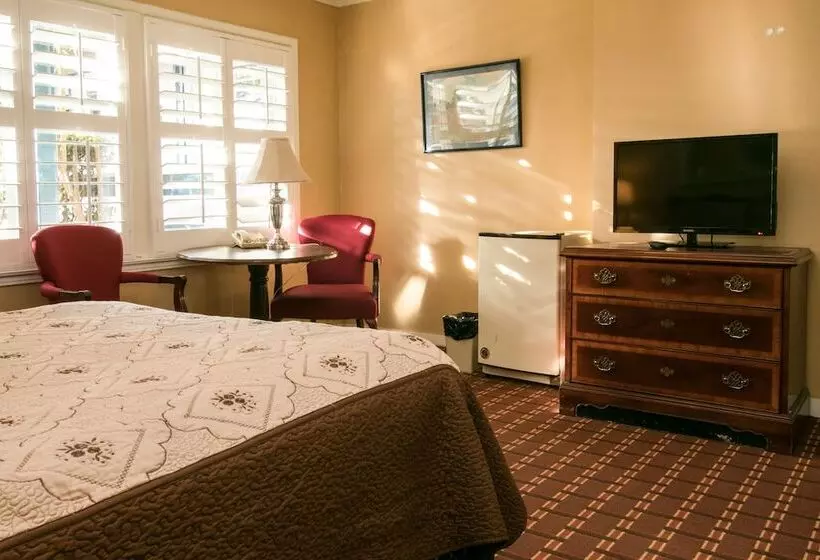 سوییت خانوادگی, Carmel Wayfarer Inn