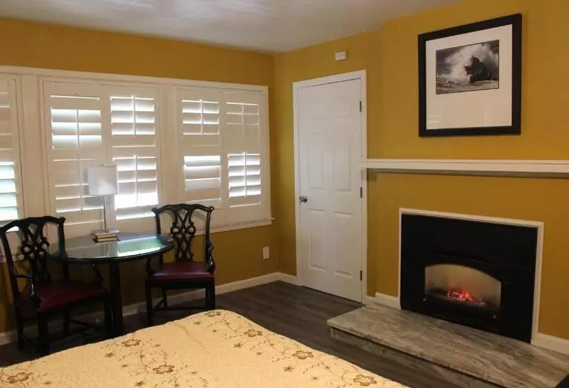 اتاق استاندارد, Carmel Wayfarer Inn