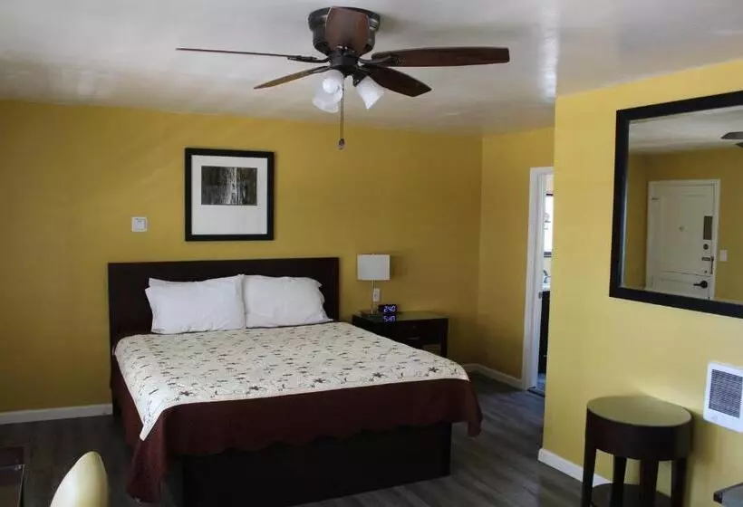 اتاق استاندارد, Carmel Wayfarer Inn
