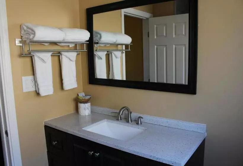 سوییت اجرایی, Carmel Wayfarer Inn
