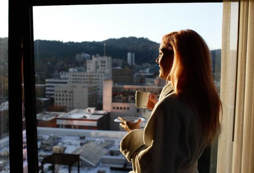 חדר סטנדרט שתי מיטות זוגיות, Dossier