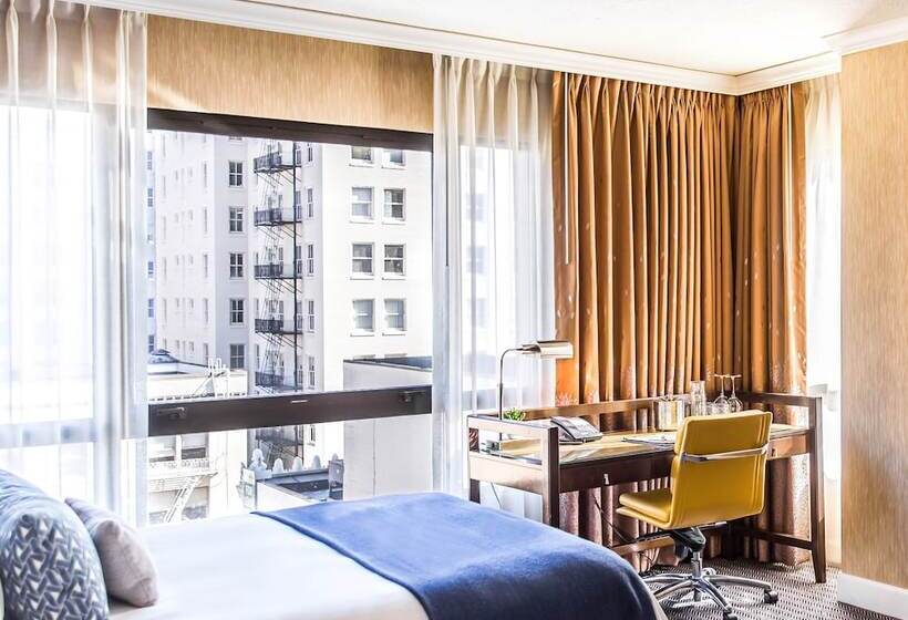 חדר פרמיום, Dossier