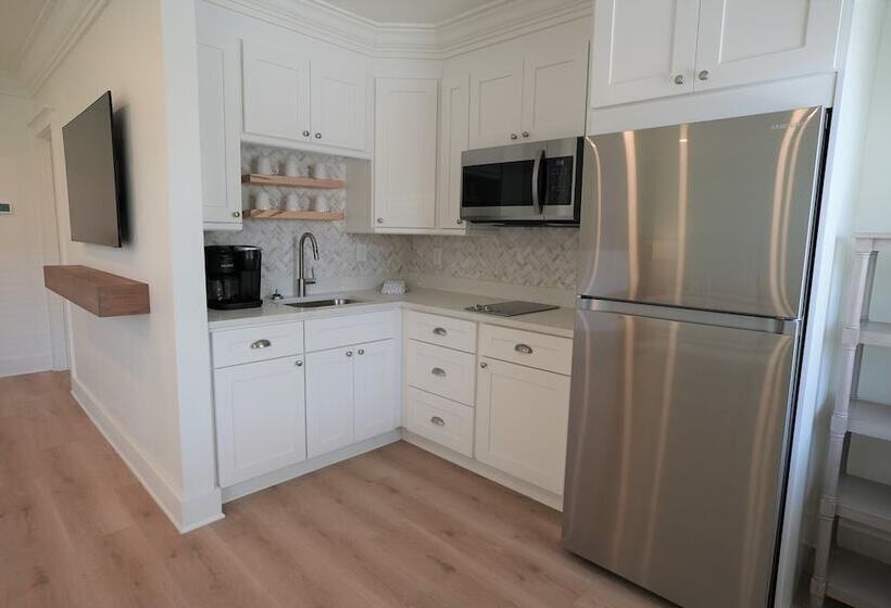 스탠다드 스튜디오, Manasota Key Resort