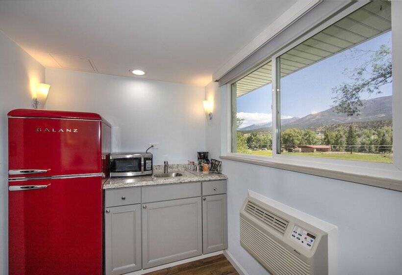 带特大床的标准间, Silver Ridge Lodge