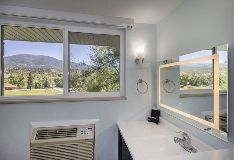 带特大床的标准间, Silver Ridge Lodge