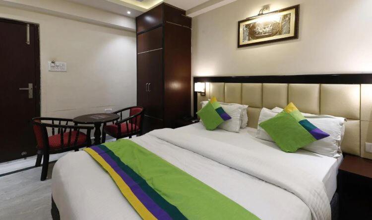 디럭스 룸, Capital House