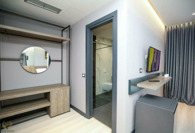 חדר דלוקס לשלושה, Olive