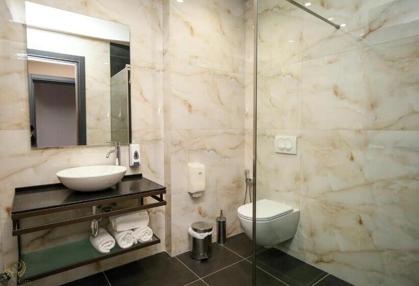 סוויטת ג'וניור, Olive