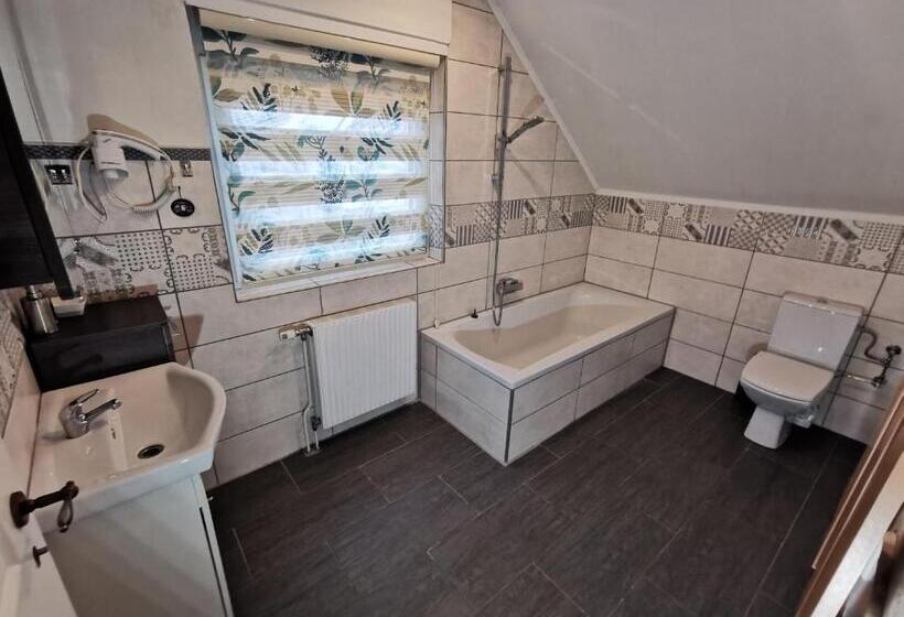 غرفة قياسية, Pension Föhrenhain