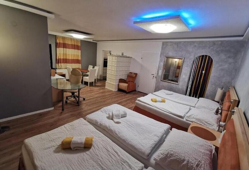 غرفة عائلية, Pension Föhrenhain