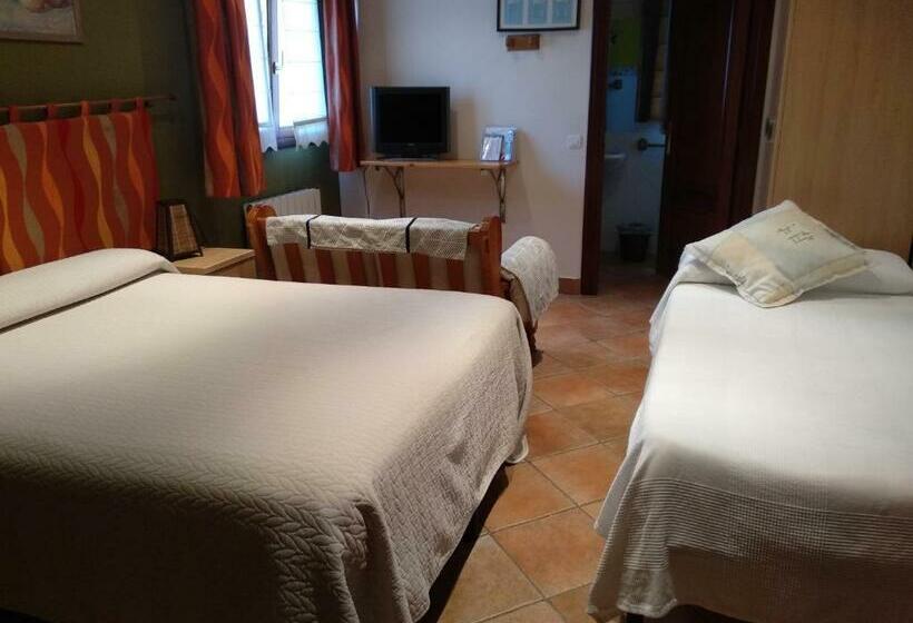 חדר סטנדרט לשלושה, Pension Zelaigane