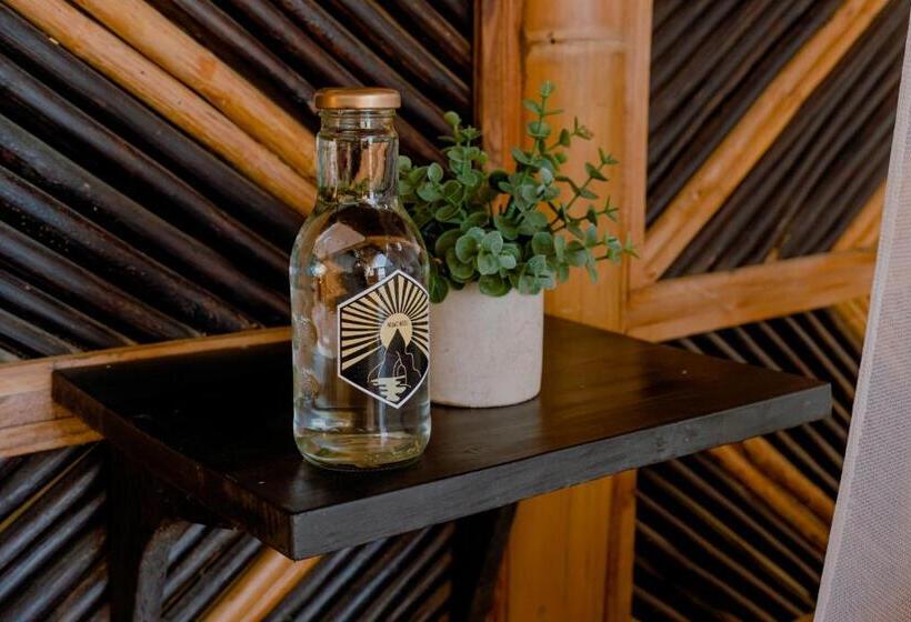 חדר דלוקס לשלושה, Niuwi Hostel