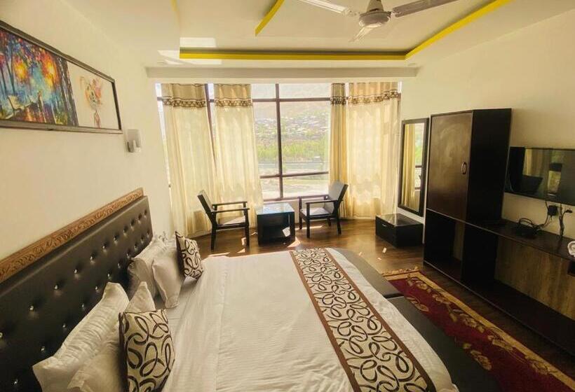 Номер Deluxe, The White Castle Kargil