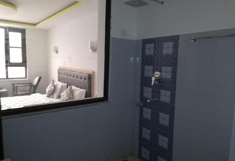 Номер Deluxe, The White Castle Kargil