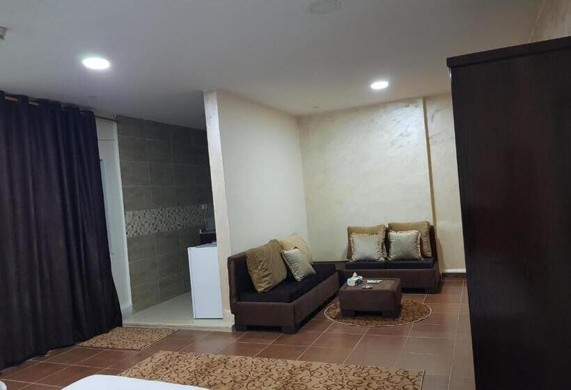 اتاق استاندارد سه نفره, Siveen